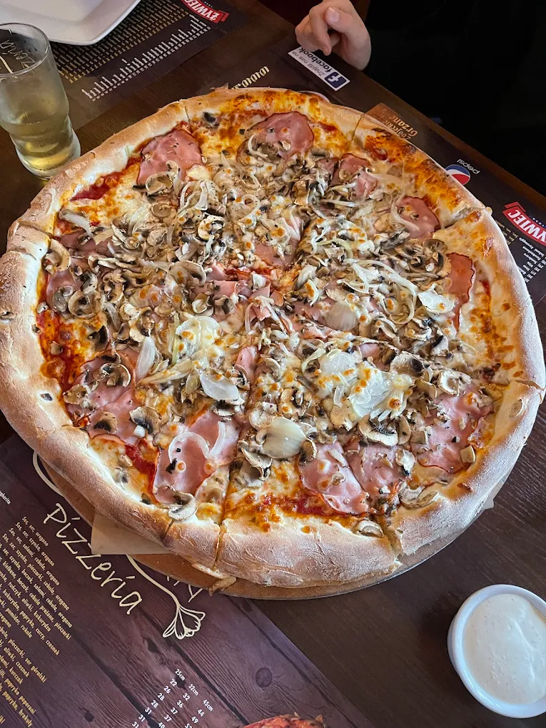 Pizza Szafran prosto z pieca